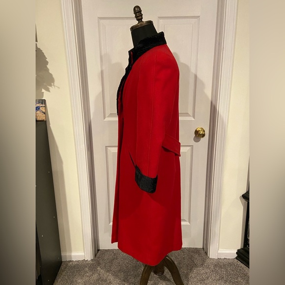 Hannah Vintage Red Pure Virgin Wool Overcoat Coat Black Trim Fits Medium & Large - Picture 2 of 7